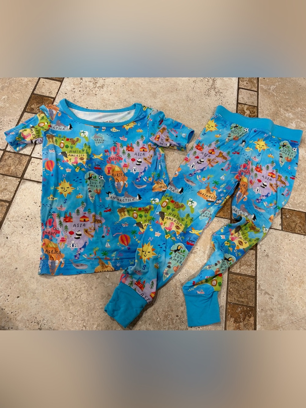EUC Little Sleepies Short sleeve pajamas - 18-24 months - continents